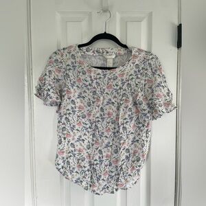 H&M floral tee with flouncy sleeves